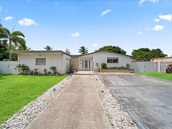 9915 Santos Dr , Cutler Bay, FL 33189