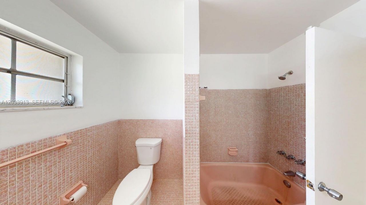 7882 Grand Canal Dr , Unit 7882, Miami, FL 33144 Photo