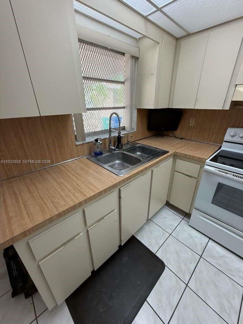 1140 SW 9th St , Unit 2, Miami, FL 33130 Photo