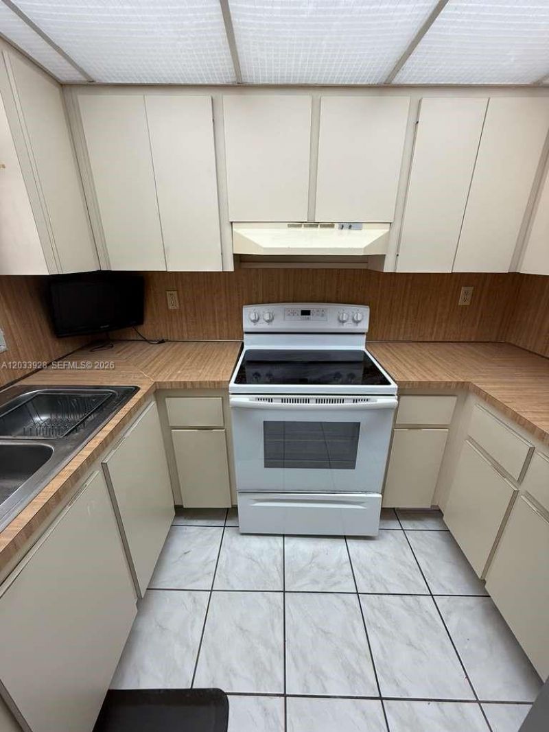 1140 SW 9th St , Unit 2, Miami, FL 33130 Photo