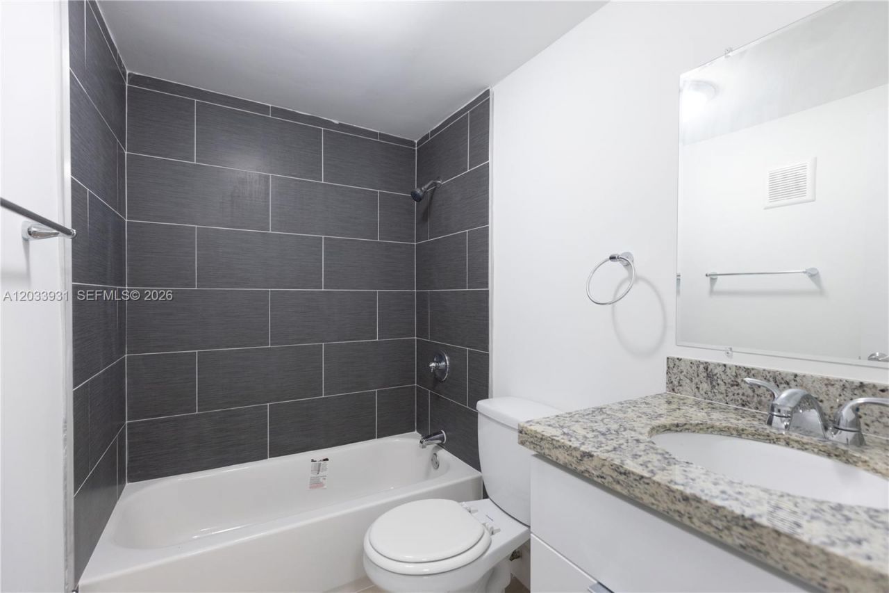 13251 Memorial Hwy , Unit 2, North Miami, FL 33161 Photo