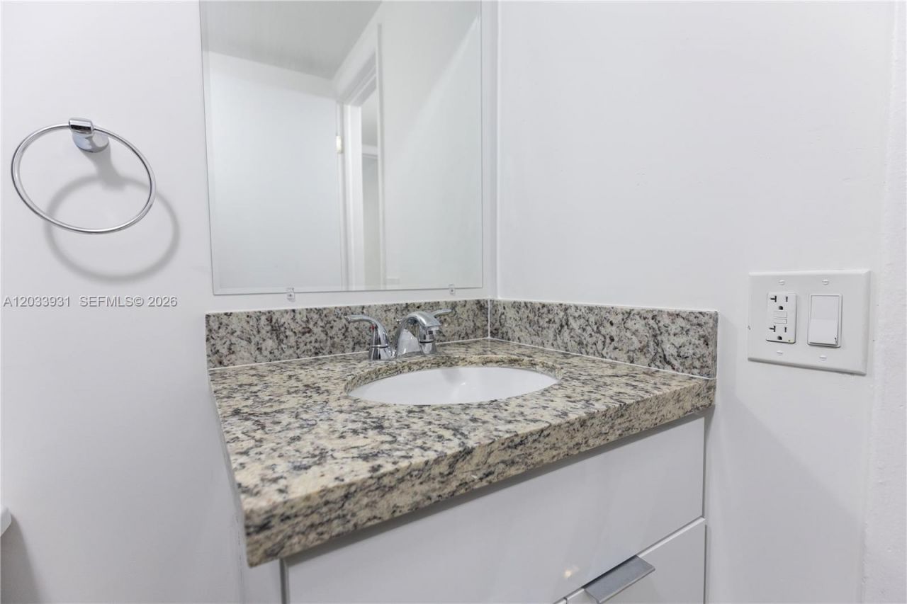 13251 Memorial Hwy , Unit 2, North Miami, FL 33161 Photo