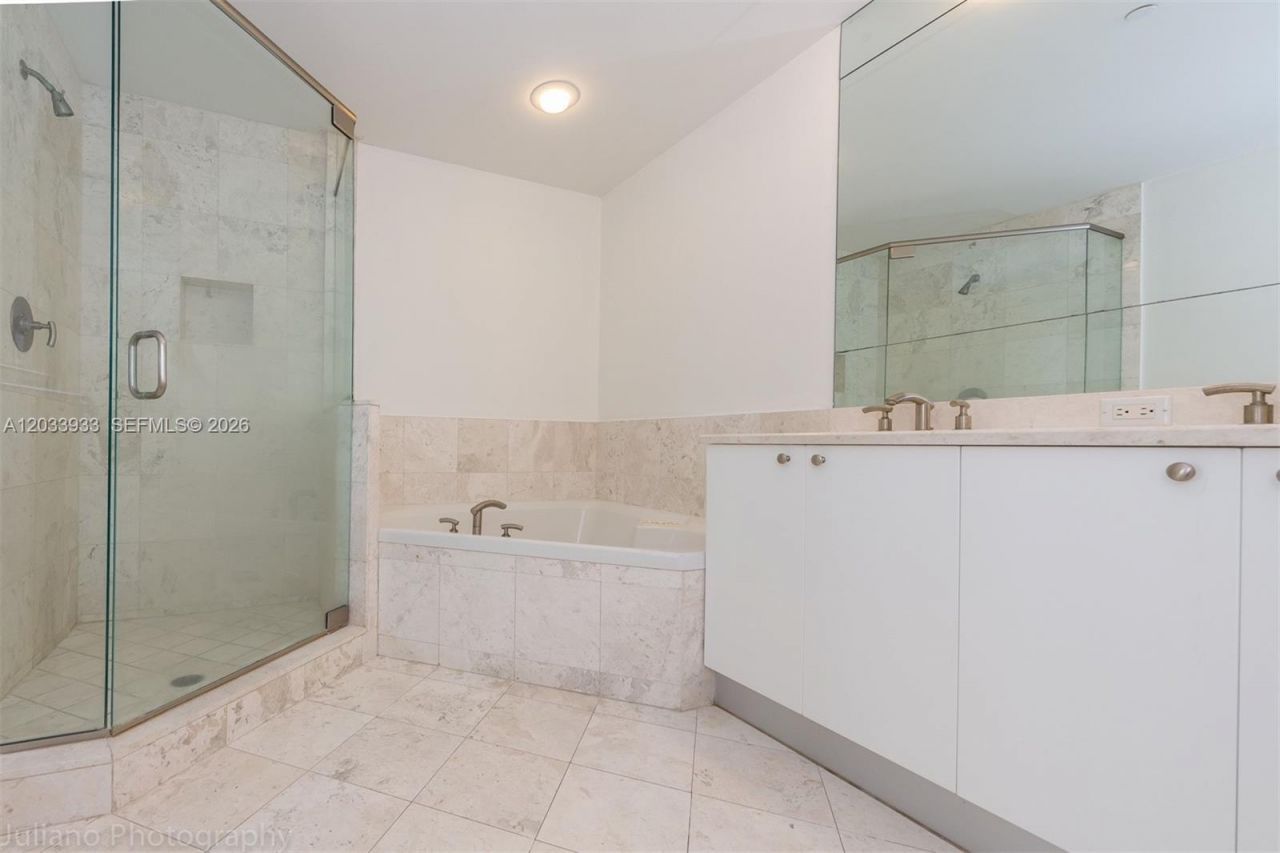 901 Brickell Key Bl, Unit 2206, Miami, FL 33131 Photo