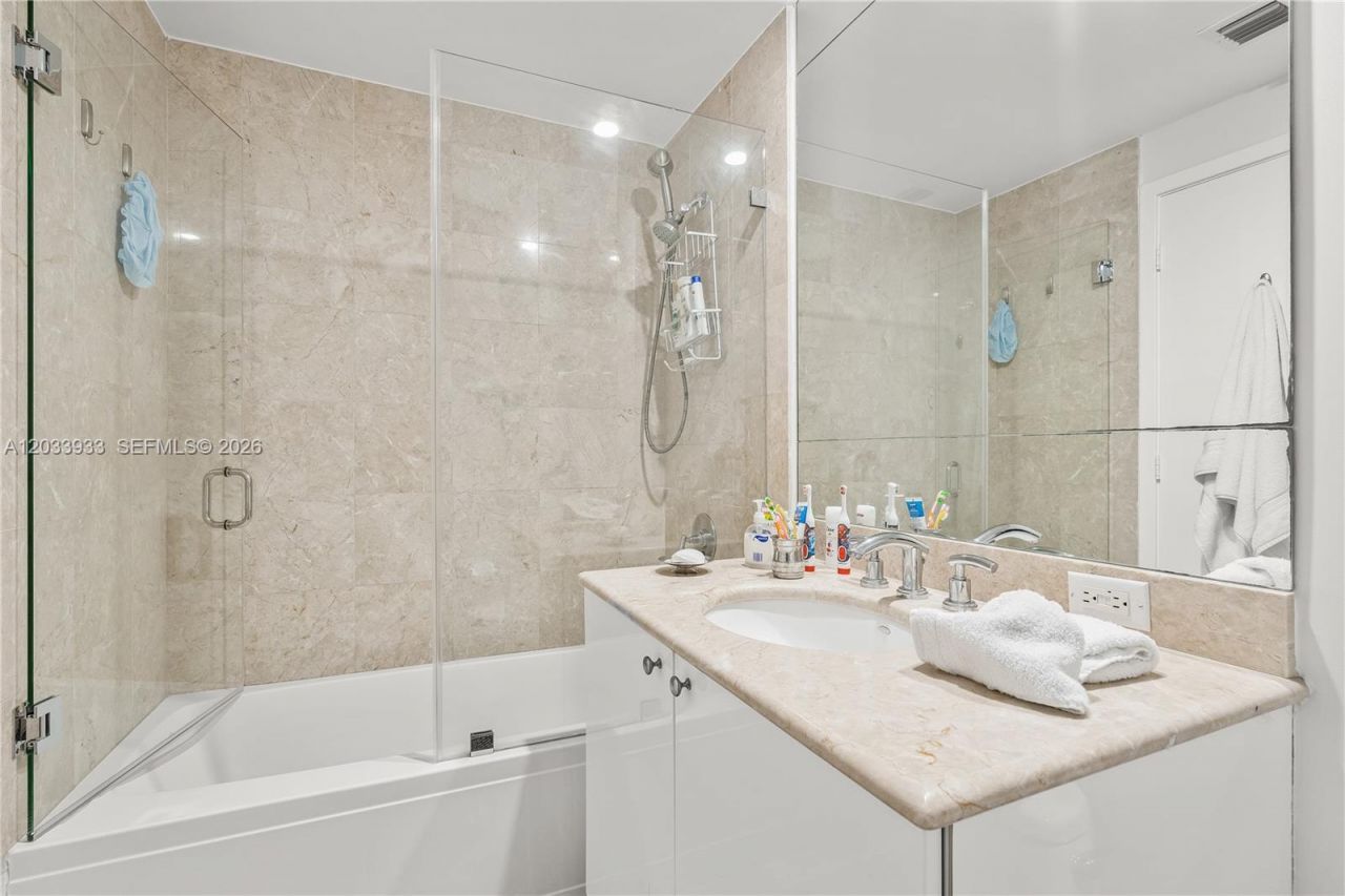 901 Brickell Key Bl, Unit 2206, Miami, FL 33131 Photo