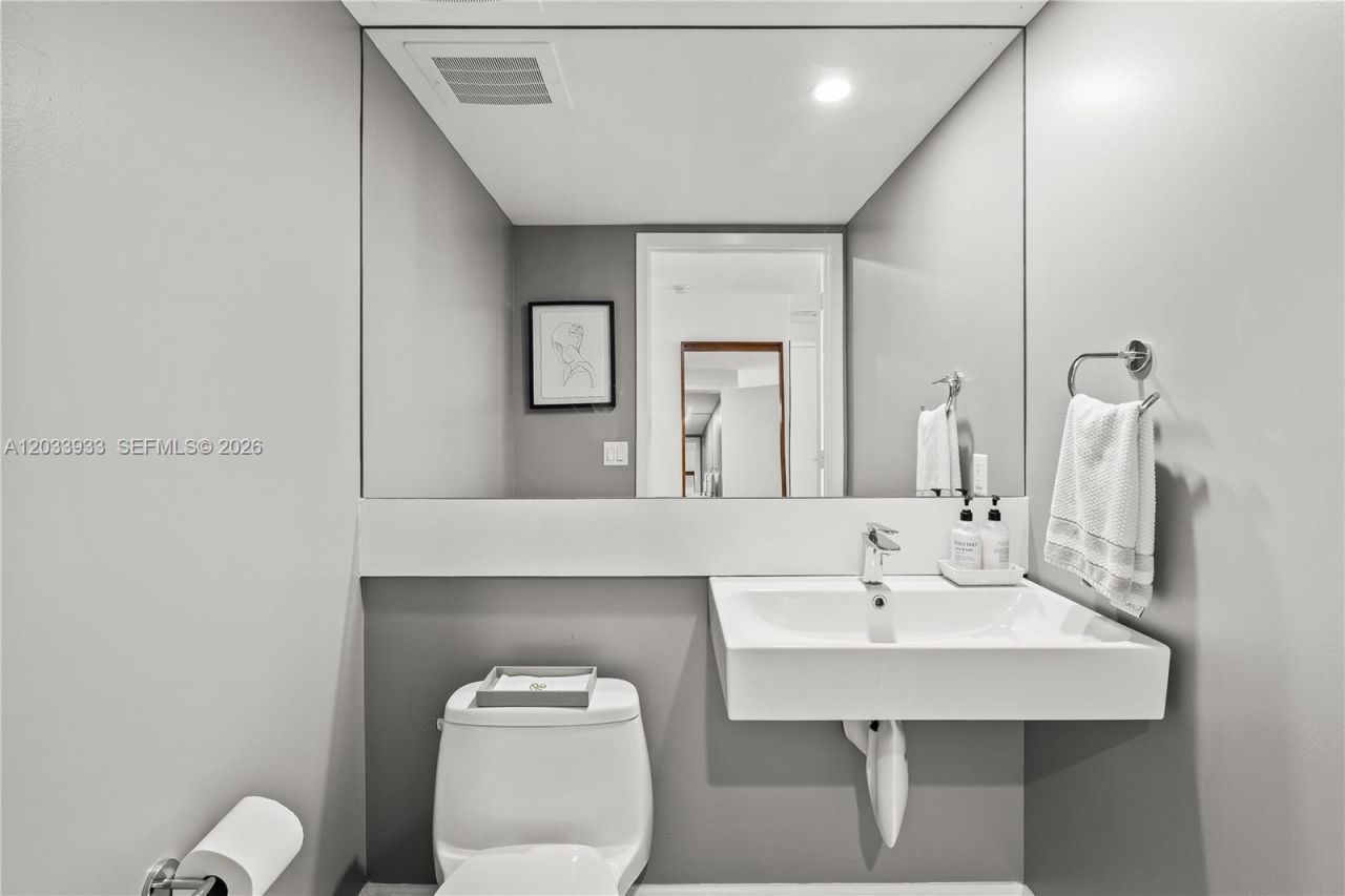 901 Brickell Key Bl, Unit 2206, Miami, FL 33131 Photo