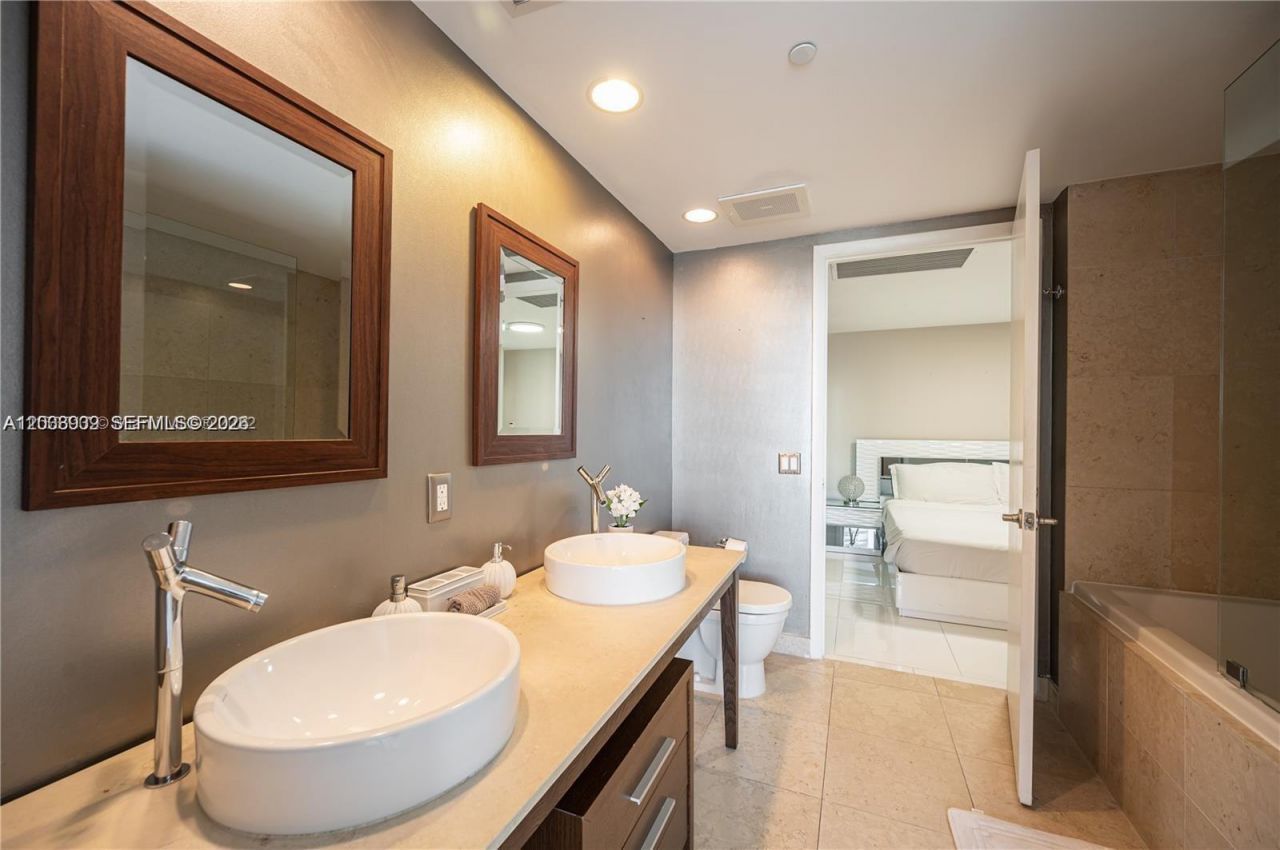 485 Brickell Ave, Unit 3109, Miami, FL 33131 Photo