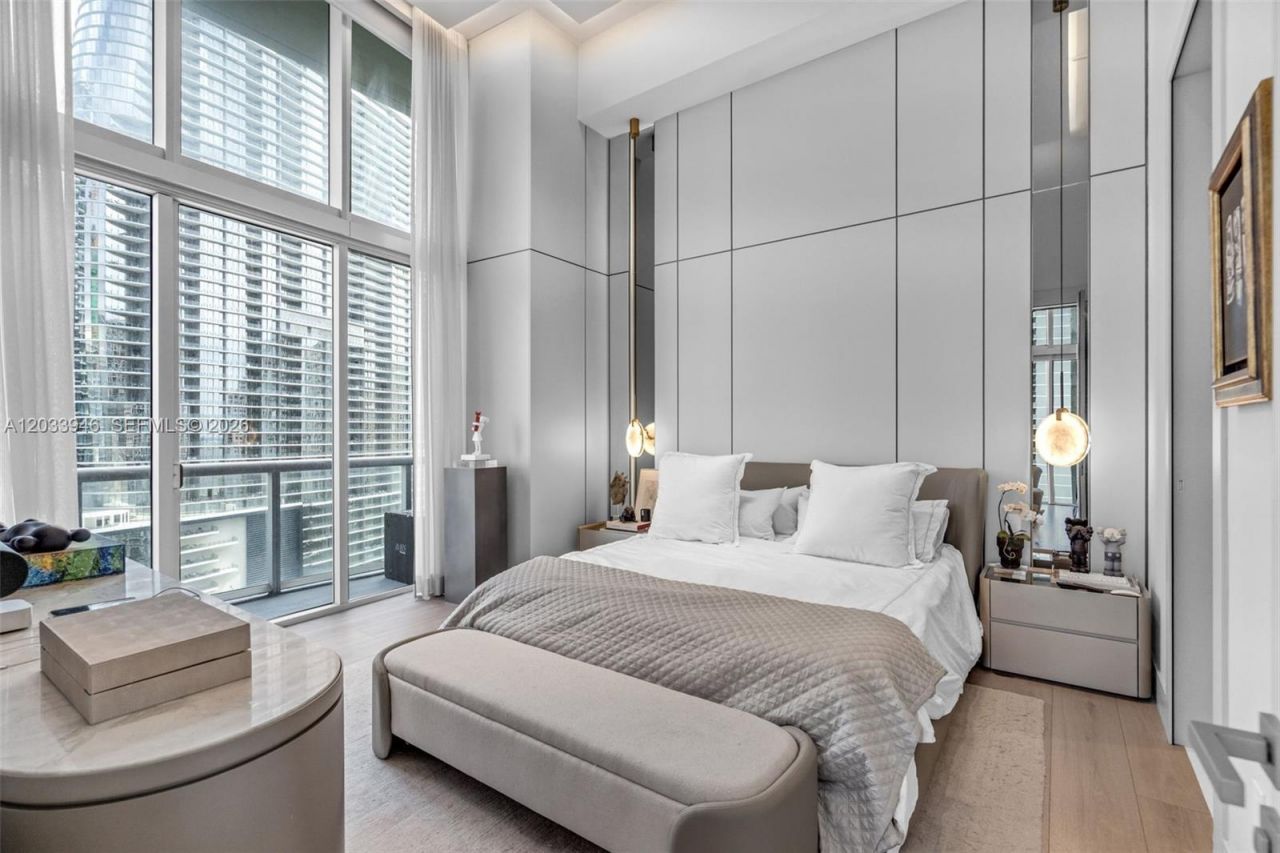 475 Brickell Ave , Unit 2215, Miami, FL 33131 Photo