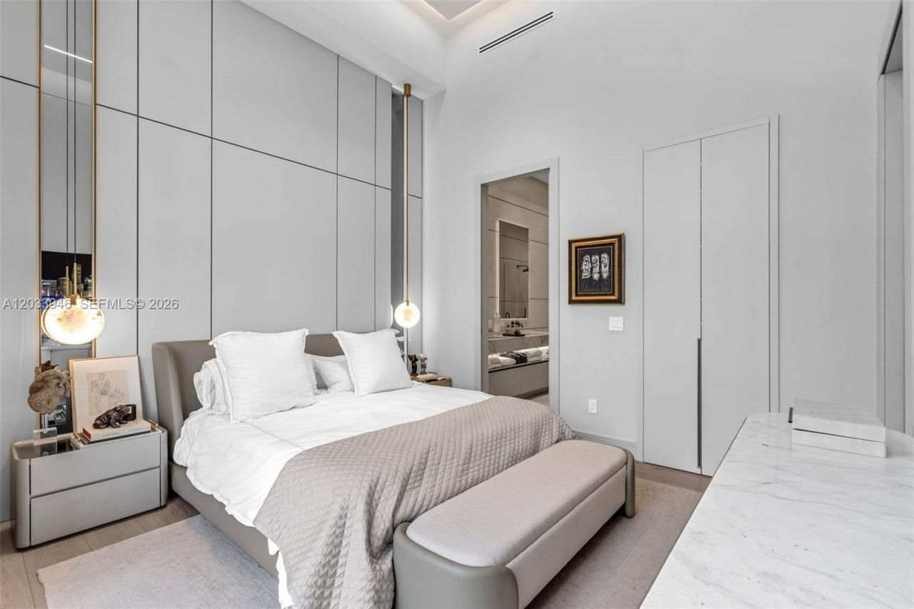 475 Brickell Ave , Unit 2215, Miami, FL 33131 Photo
