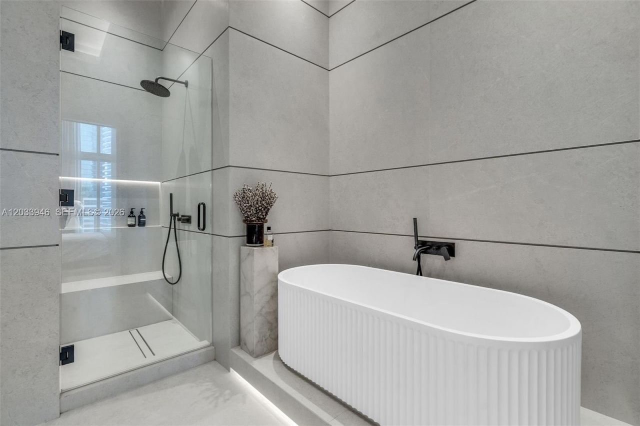 475 Brickell Ave , Unit 2215, Miami, FL 33131 Photo