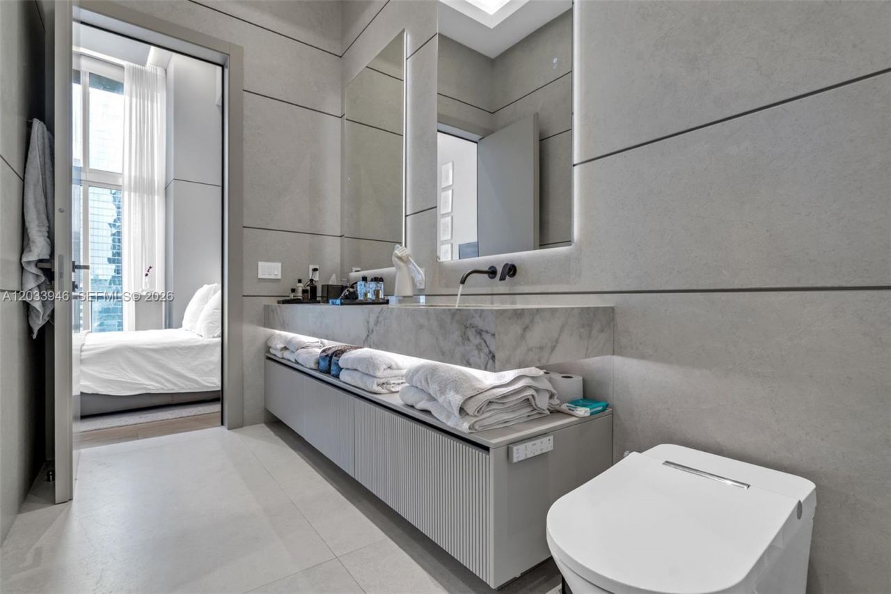 475 Brickell Ave , Unit 2215, Miami, FL 33131 Photo