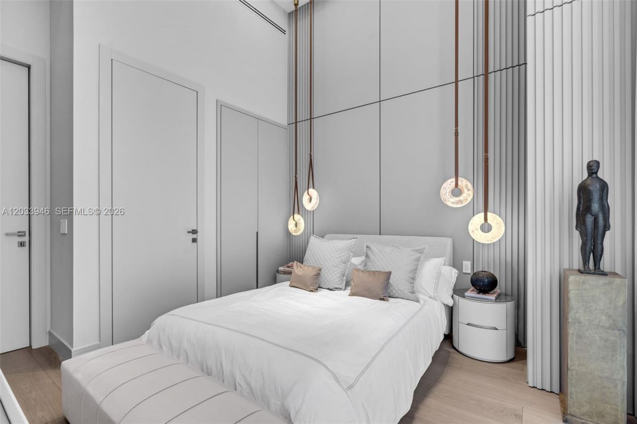 475 Brickell Ave , Unit 2215, Miami, FL 33131 Photo