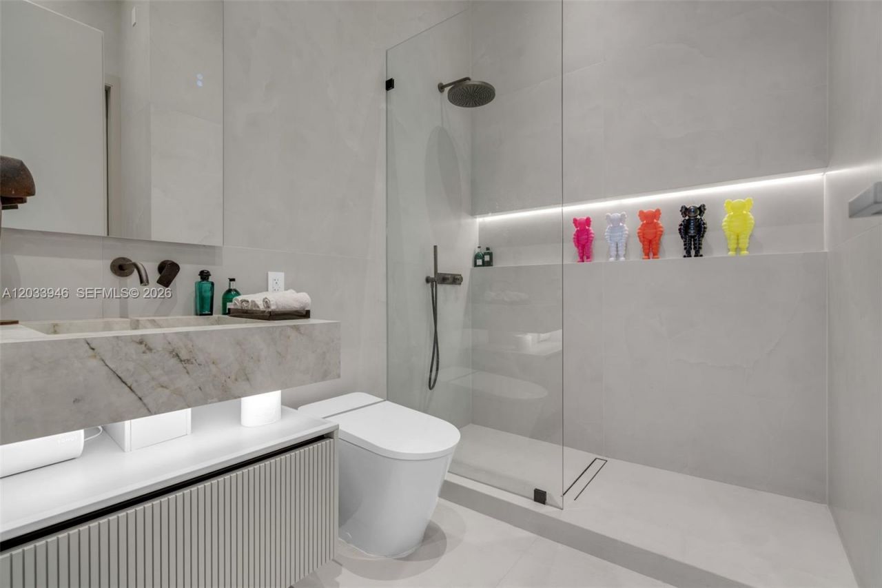 475 Brickell Ave , Unit 2215, Miami, FL 33131 Photo