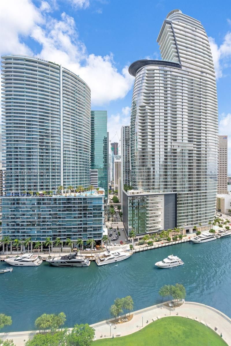 475 Brickell Ave , Unit 2215, Miami, FL 33131 Photo