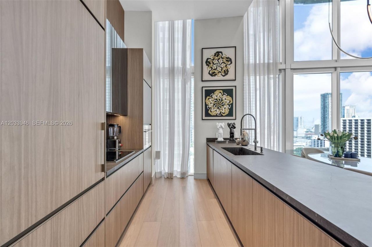 475 Brickell Ave , Unit 2215, Miami, FL 33131 Photo