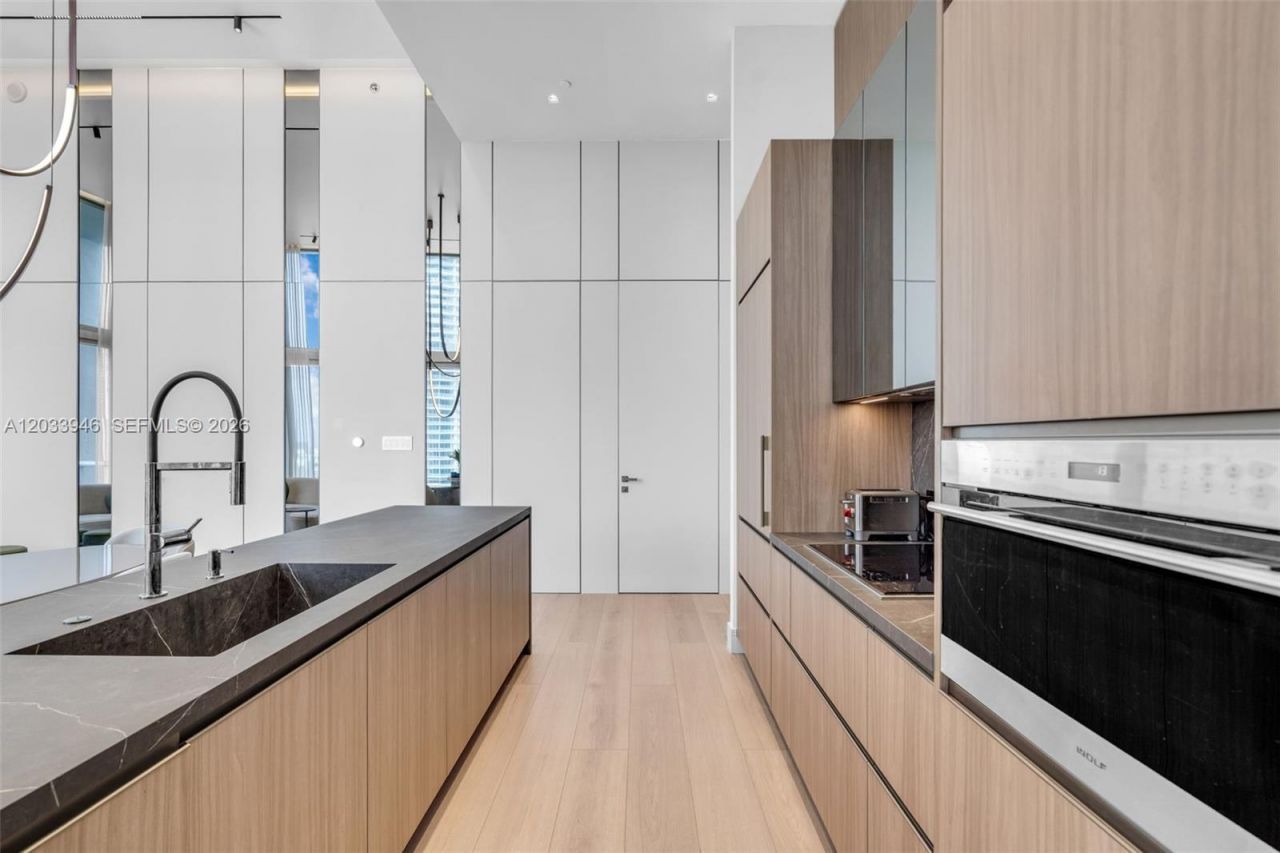 475 Brickell Ave , Unit 2215, Miami, FL 33131 Photo