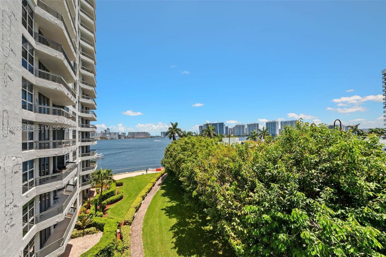 19101 NE 36th Ct , Unit 504, Aventura, FL 33180 Photo