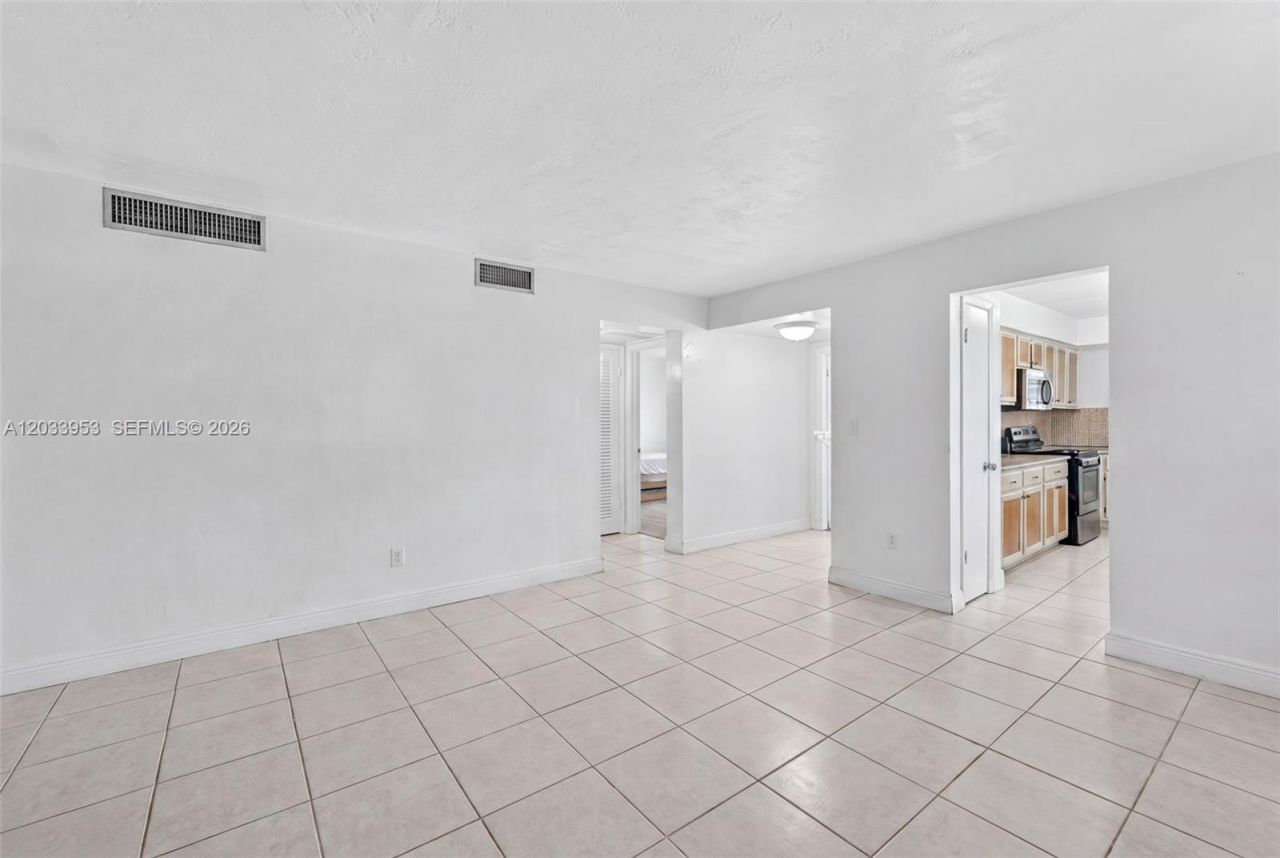 1540 NE 191st St , Unit 145, Miami, FL 33179 Photo