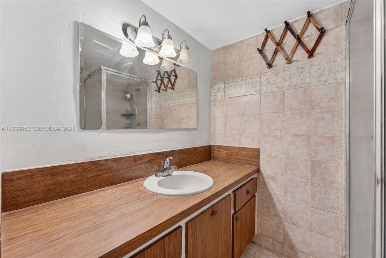 1540 NE 191st St , Unit 145, Miami, FL 33179 Photo