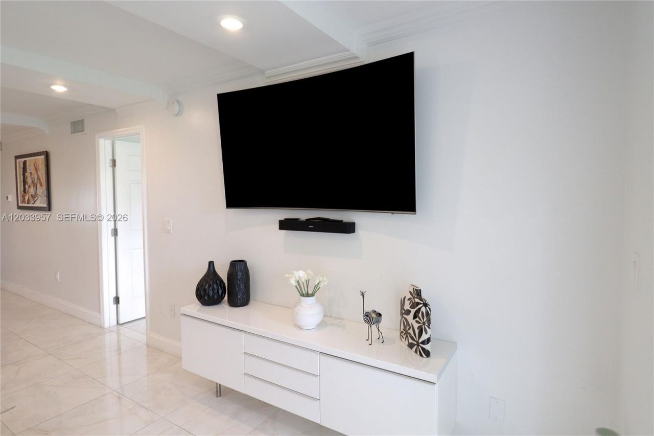 7797 Golf Circle Drive, Unit 208J, Margate, FL 33063 Photo