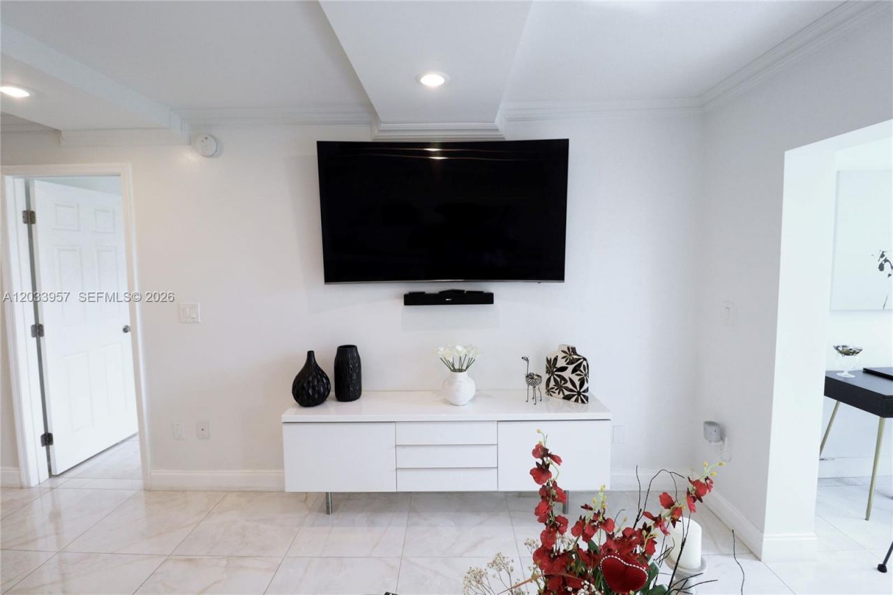 7797 Golf Circle Drive, Unit 208J, Margate, FL 33063 Photo