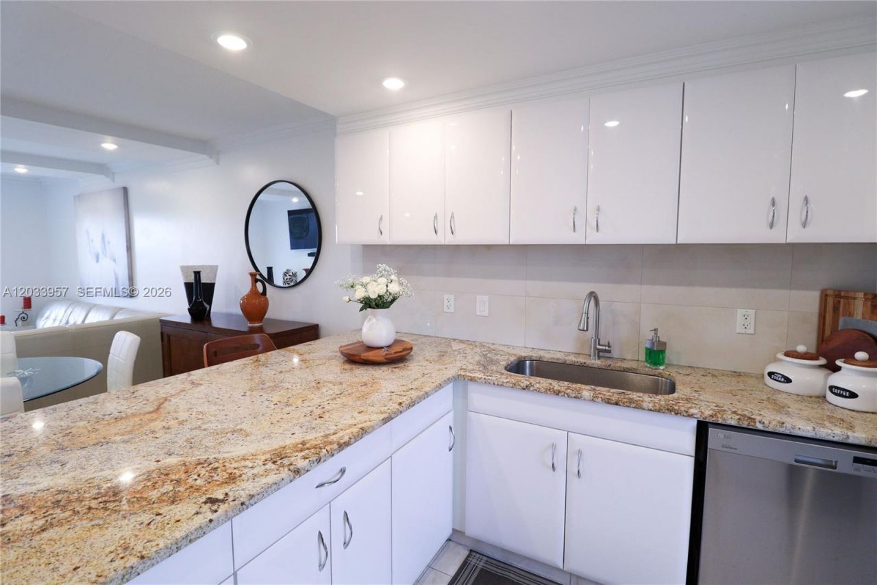 7797 Golf Circle Drive, Unit 208J, Margate, FL 33063 Photo