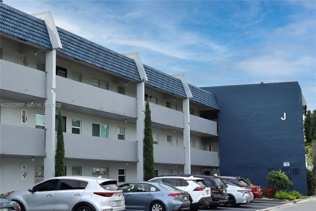 7797 Golf Circle Drive, Unit 208J, Margate, FL 33063 Photo