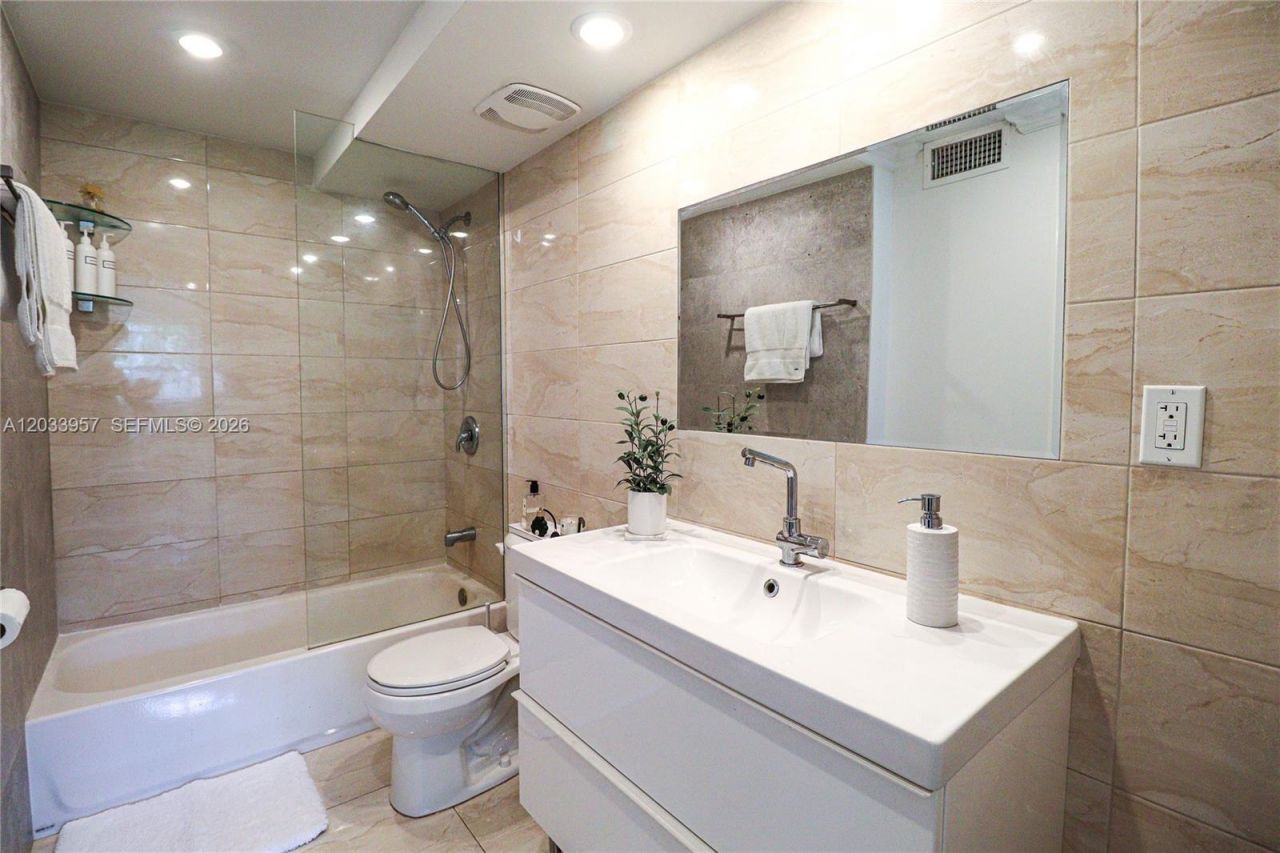 7797 Golf Circle Drive, Unit 208J, Margate, FL 33063 Photo