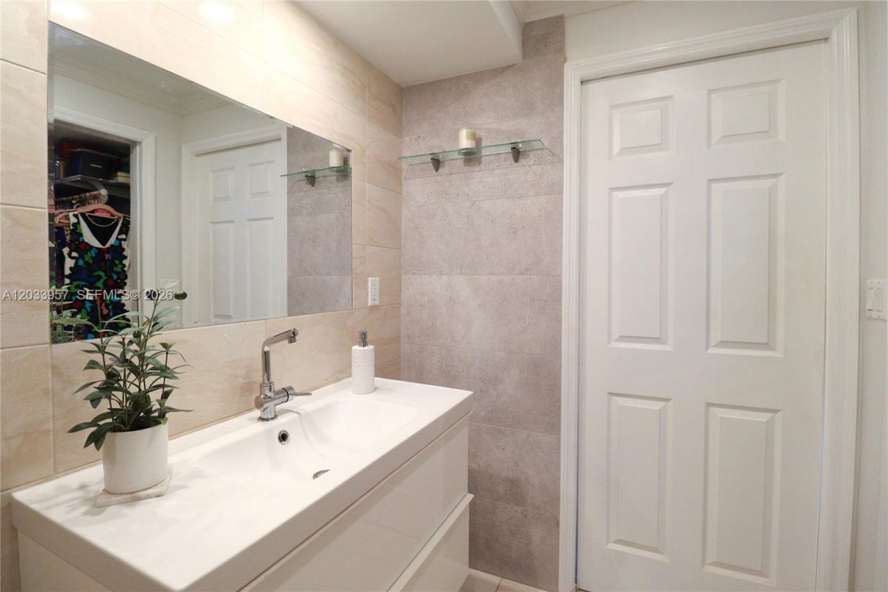 7797 Golf Circle Drive, Unit 208J, Margate, FL 33063 Photo