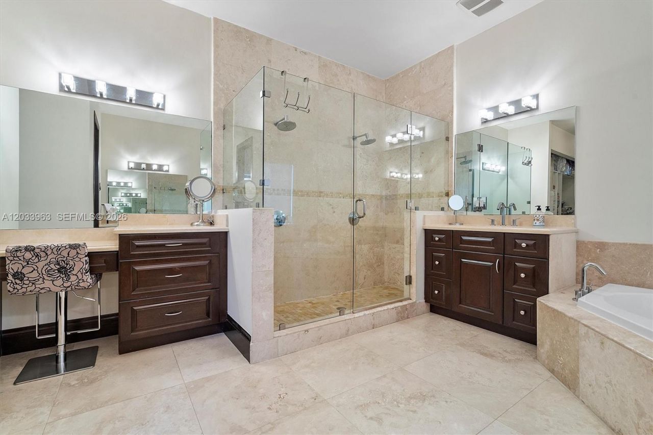 18825 N Bay Rd , Sunny Isles Beach, FL 33160 Photo