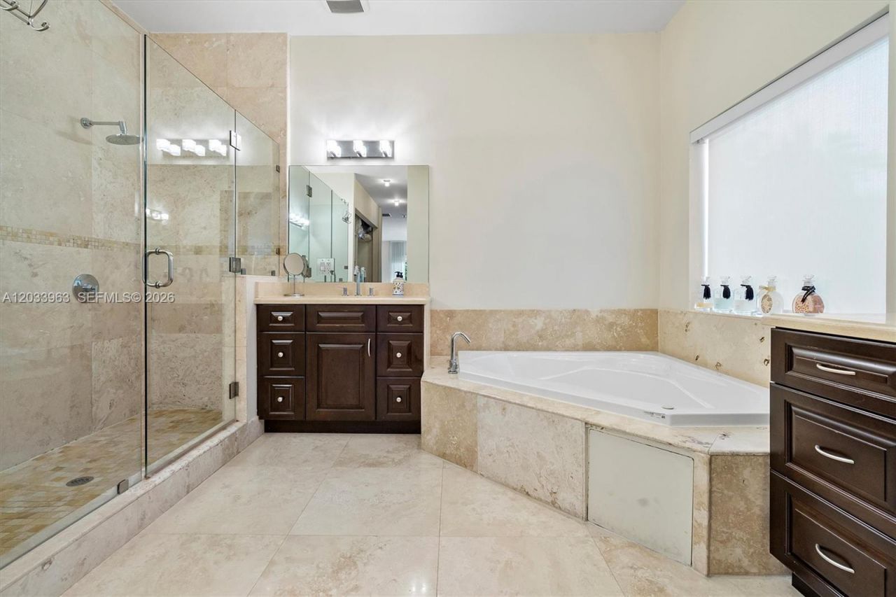 18825 N Bay Rd , Sunny Isles Beach, FL 33160 Photo