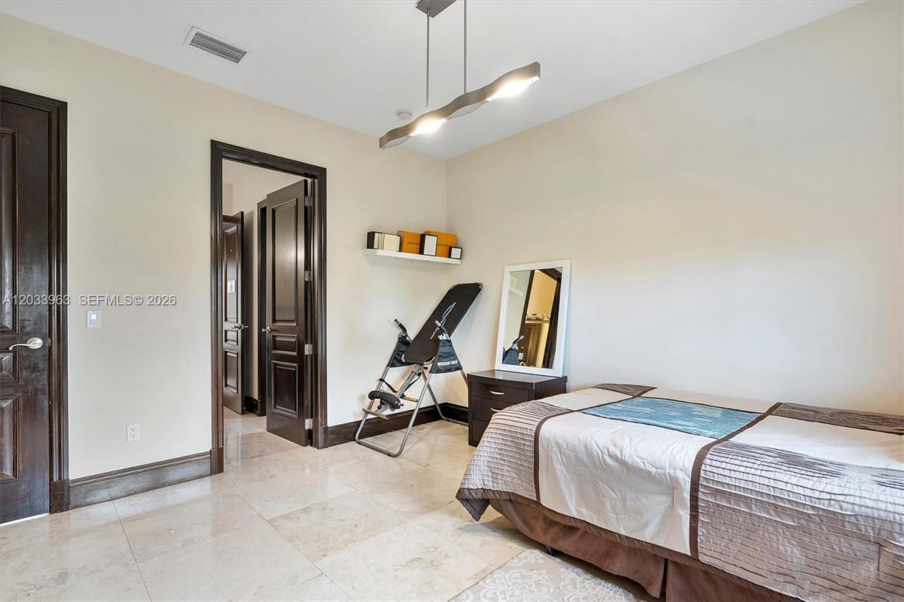 18825 N Bay Rd , Sunny Isles Beach, FL 33160 Photo
