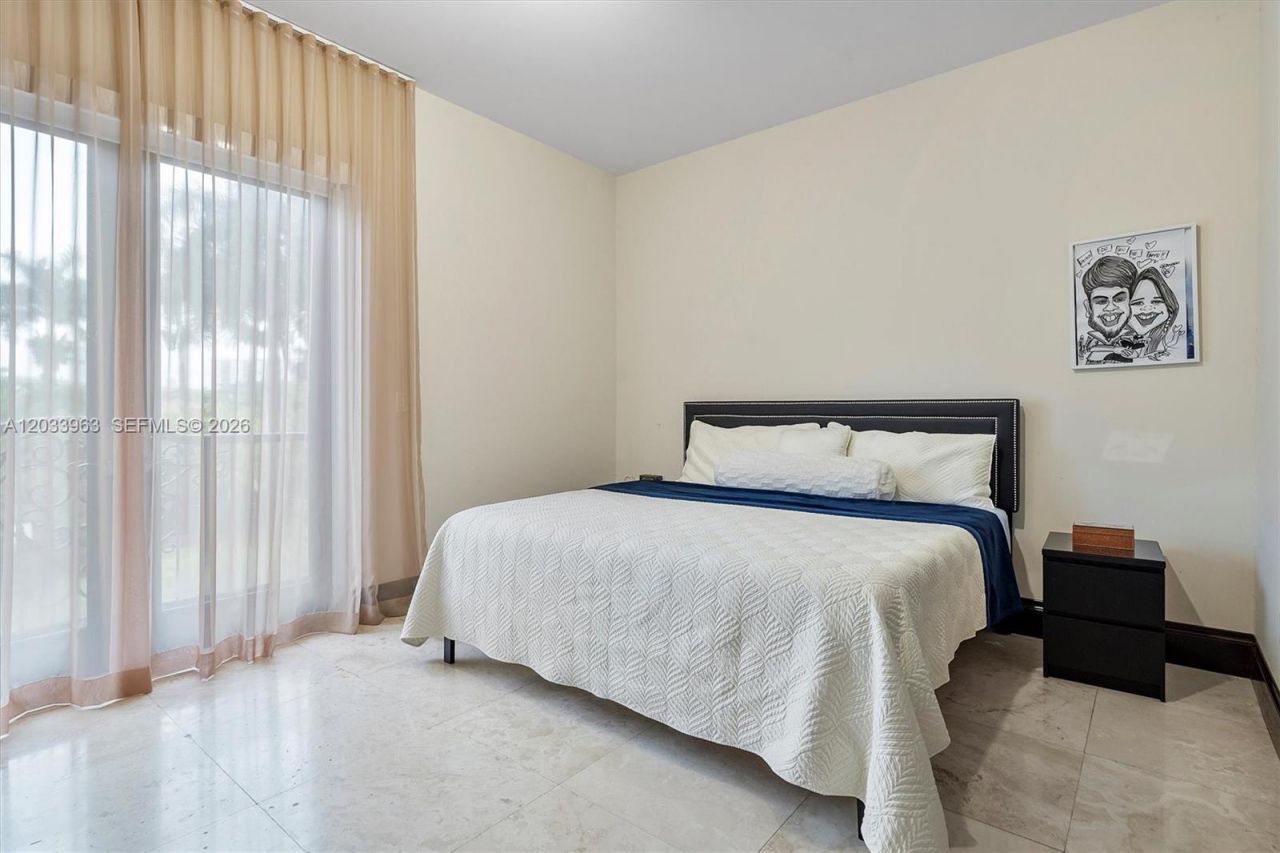 18825 N Bay Rd , Sunny Isles Beach, FL 33160 Photo
