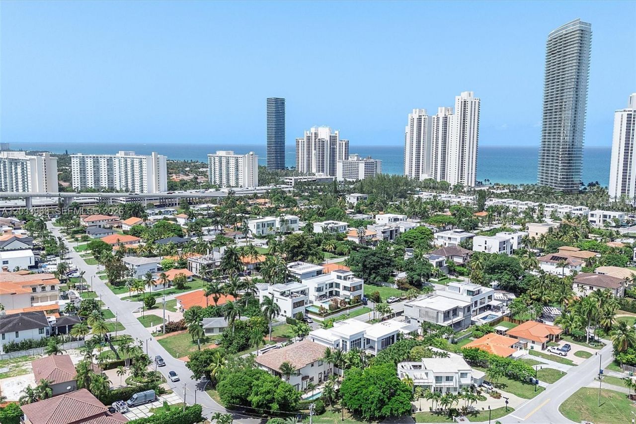 18825 N Bay Rd , Sunny Isles Beach, FL 33160 Photo