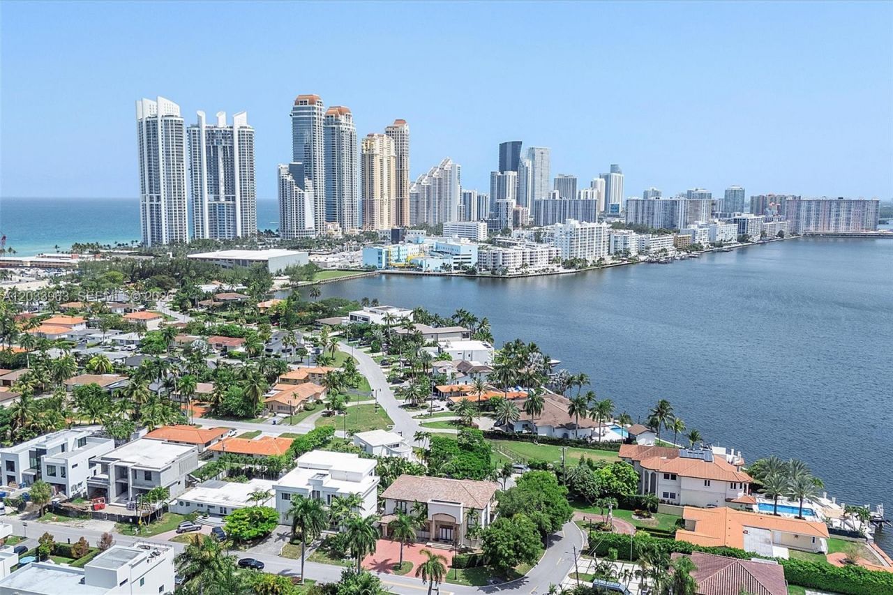 18825 N Bay Rd , Sunny Isles Beach, FL 33160 Photo