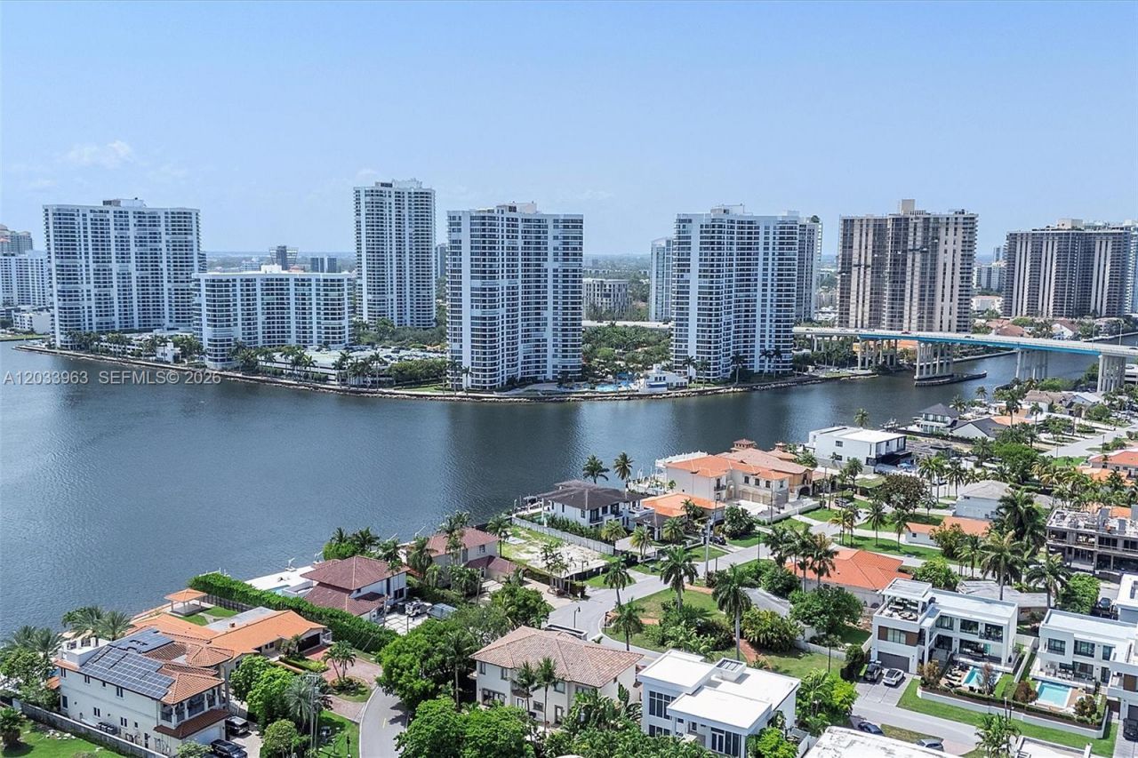 18825 N Bay Rd , Sunny Isles Beach, FL 33160 Photo