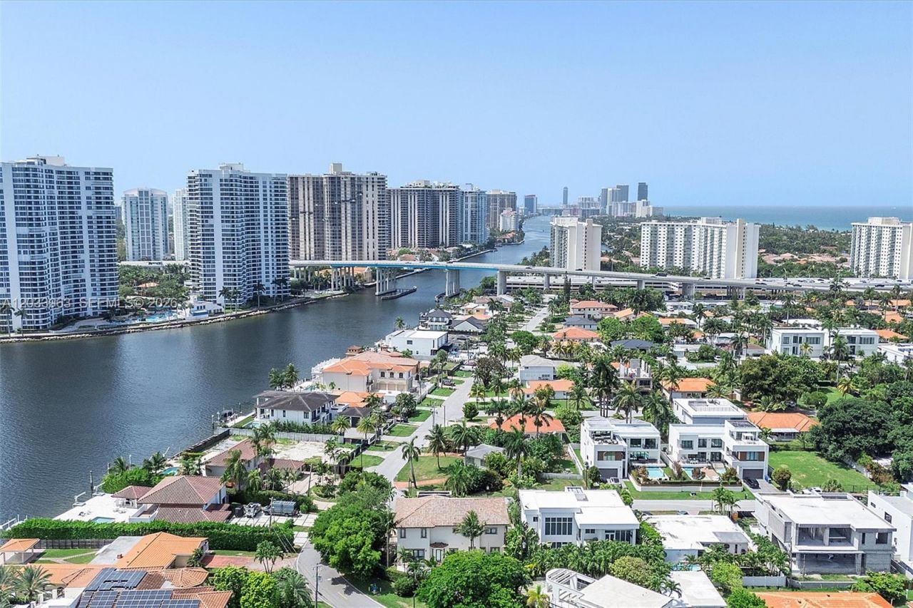 18825 N Bay Rd , Sunny Isles Beach, FL 33160 Photo