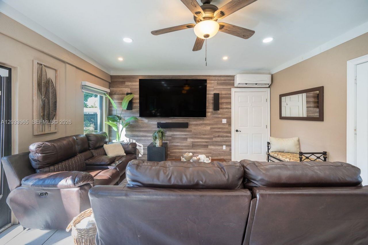 1760 NW 12th Ave , Homestead, FL 33030 Photo