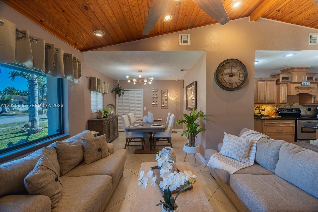 1760 NW 12th Ave , Homestead, FL 33030 Photo