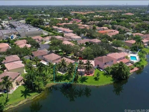 320 SW 99th Ave , Pembroke Pines, FL 33025
