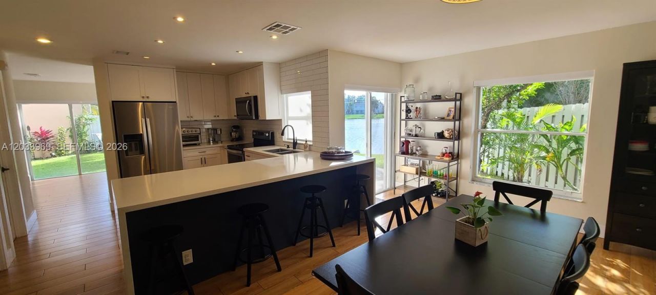 320 SW 99th Ave , Pembroke Pines, FL 33025 Photo