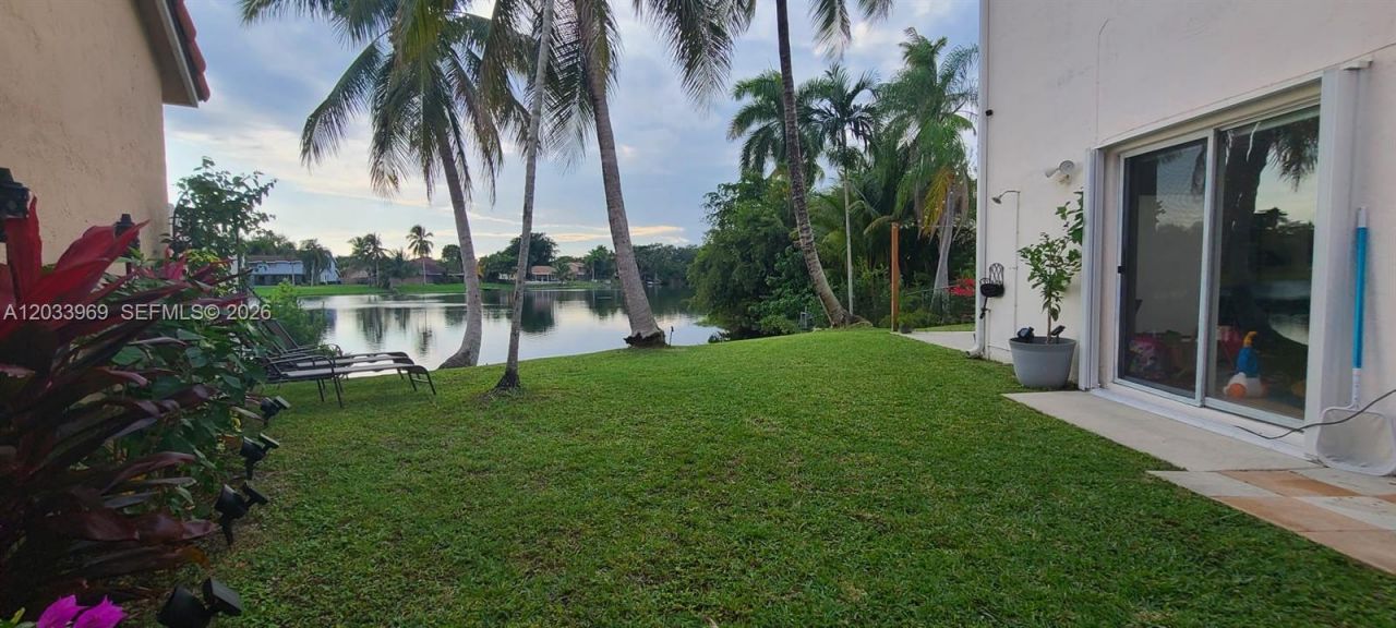 320 SW 99th Ave, Pembroke Pines, FL 33025 Photo