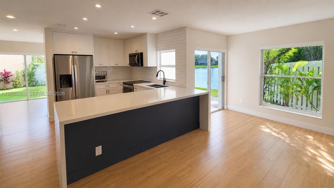 320 SW 99th Ave, Pembroke Pines, FL 33025 Photo