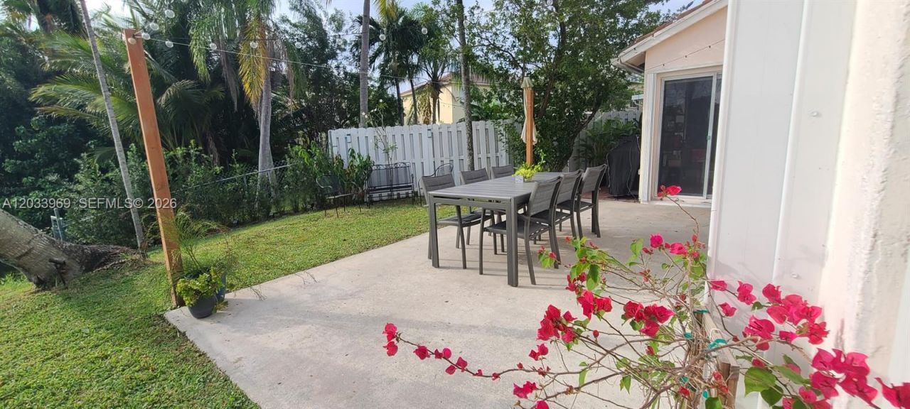 320 SW 99th Ave, Pembroke Pines, FL 33025 Photo