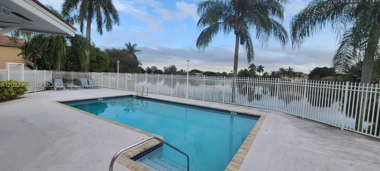 320 SW 99th Ave, Pembroke Pines, FL 33025 Photo
