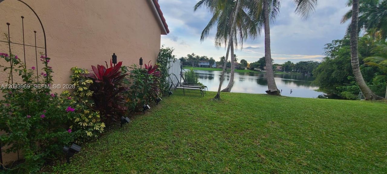 320 SW 99th Ave, Pembroke Pines, FL 33025 Photo