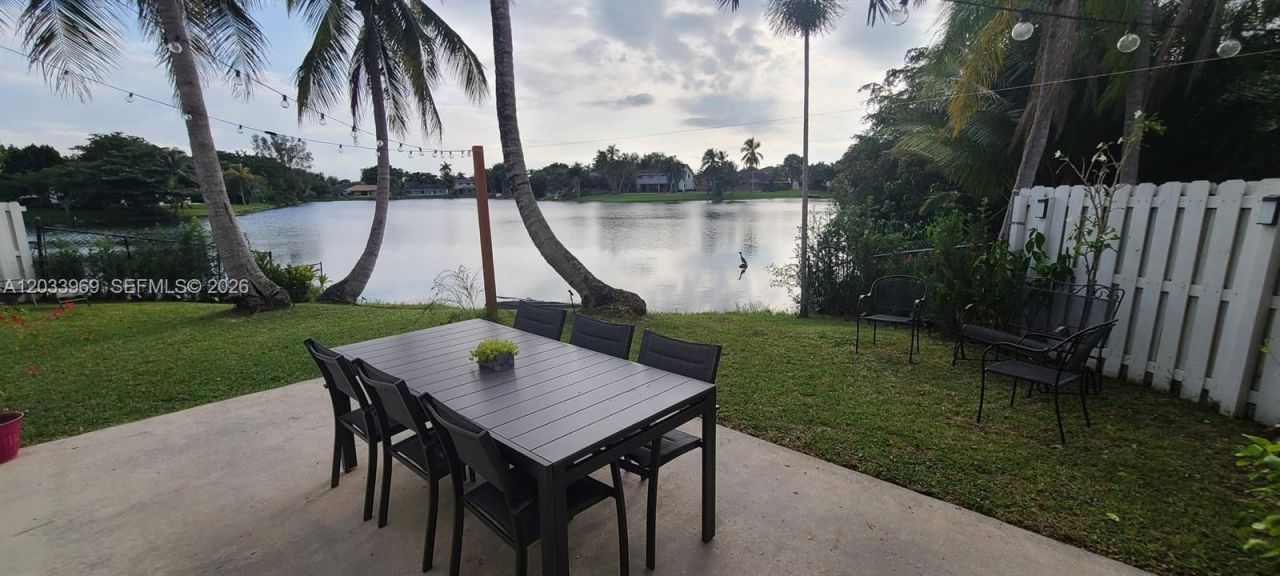 320 SW 99th Ave, Pembroke Pines, FL 33025 Photo