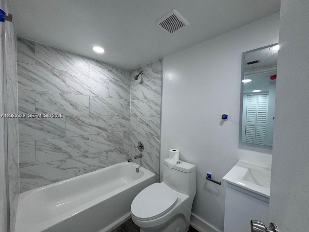 850 N Miami Ave , Unit W-2108, Miami, FL 33136 Photo