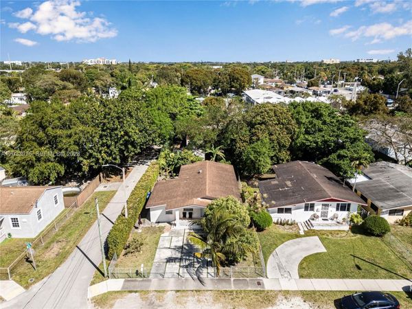 1243 NW 42nd St , Miami, FL 33142