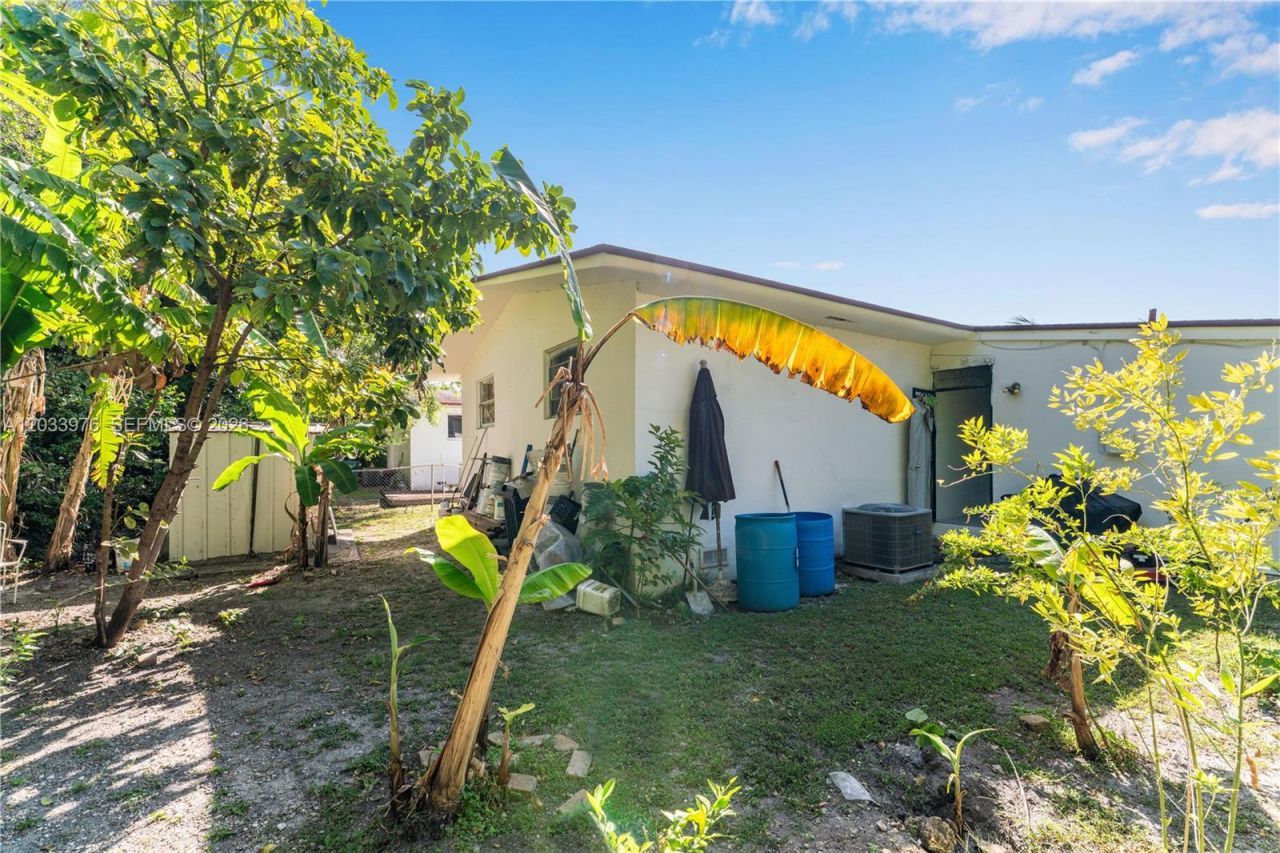 1243 NW 42nd St , Miami, FL 33142 Photo