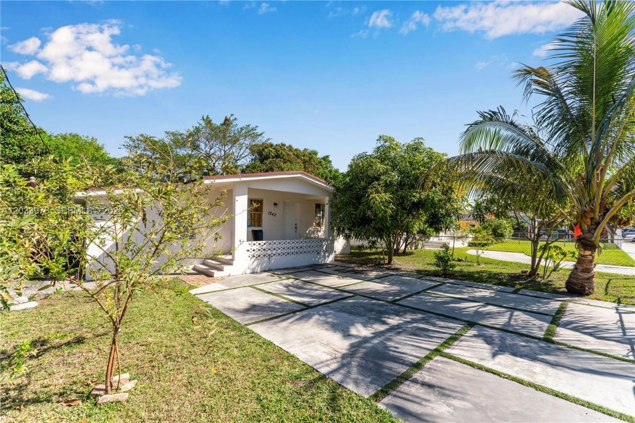 1243 NW 42nd St , Miami, FL 33142 Photo